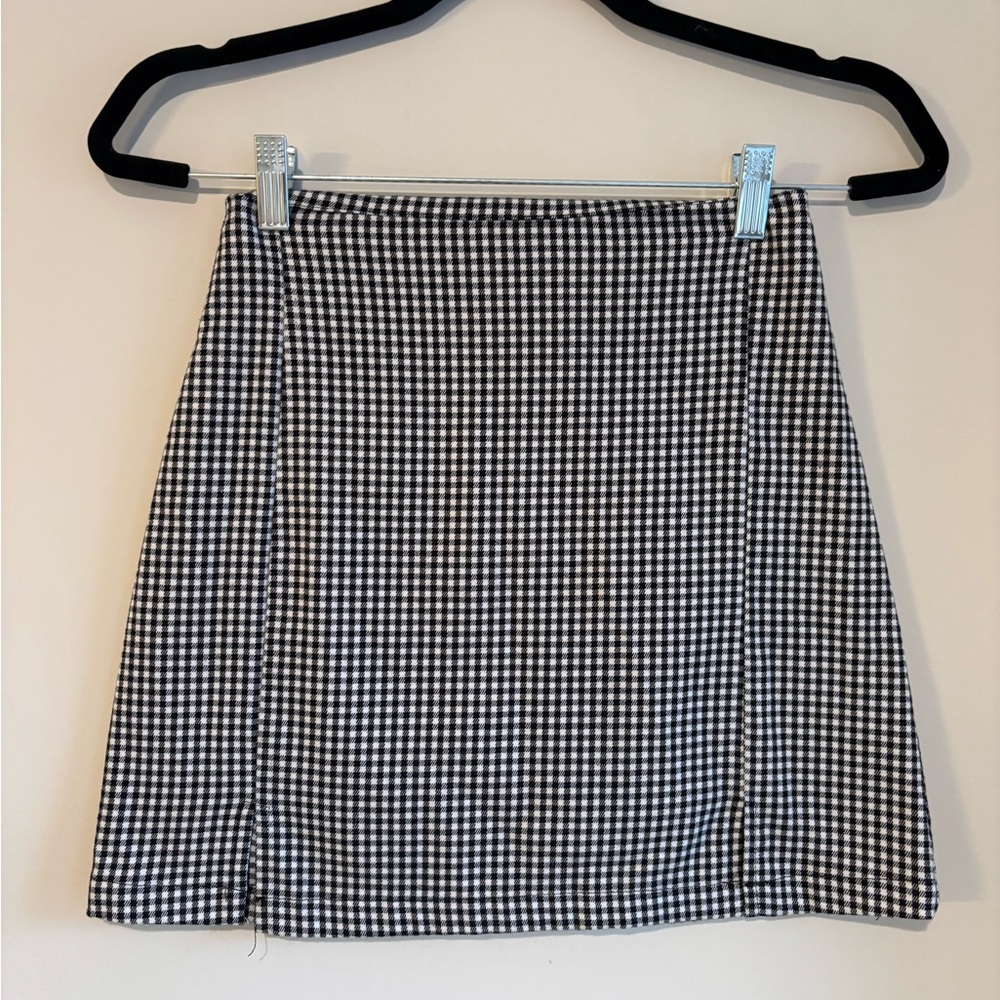 Brandy Melville Black and White Gingham Mini Skirt